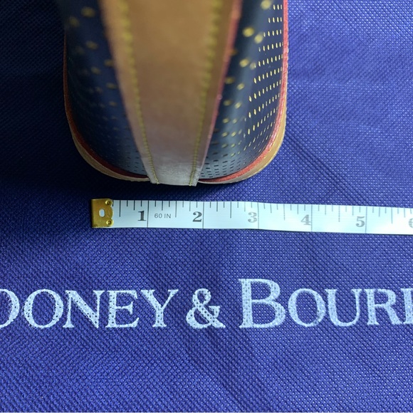 DOONEY & BOURKE | Vintage Shoulder Bag - Picture 15 of 17